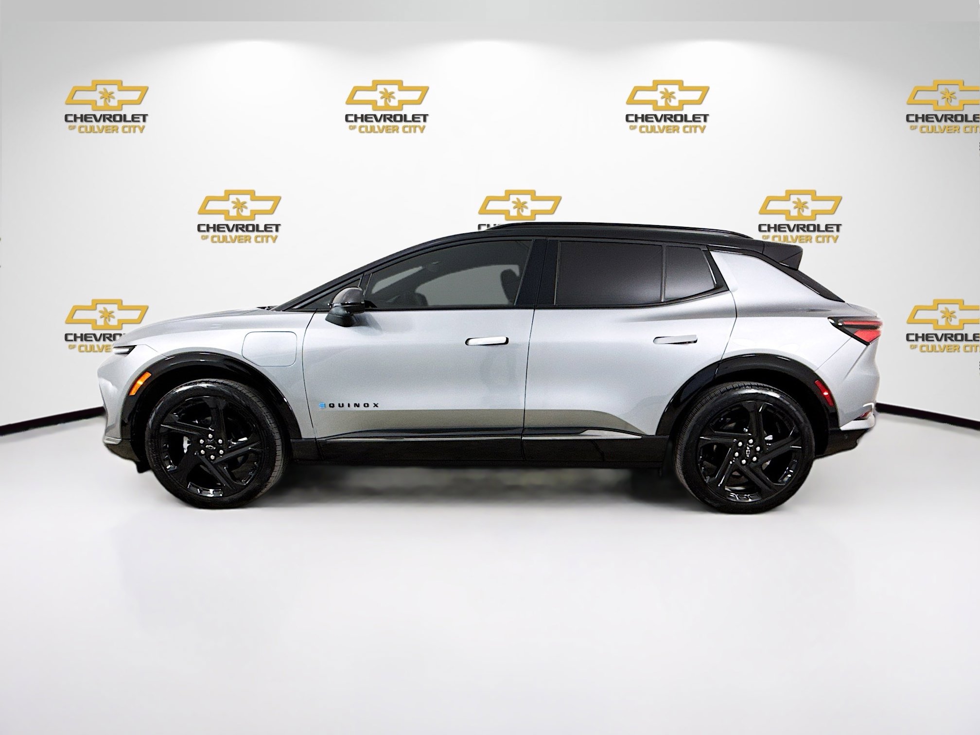 Used 2024 Chevrolet Equinox EV RS image 4