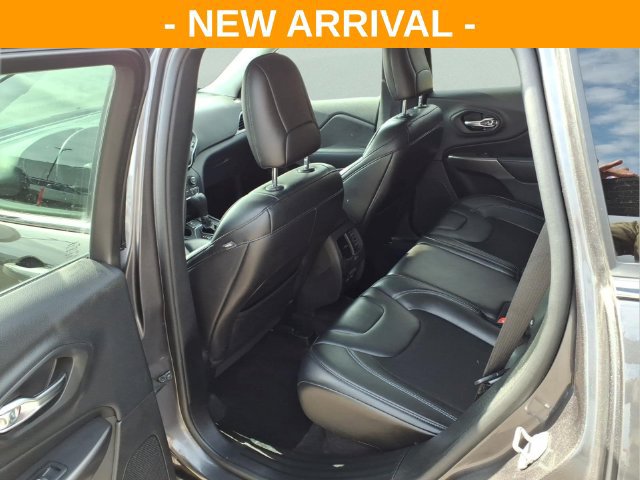 Used 2019 Jeep Cherokee Latitude Plus FWD image 12