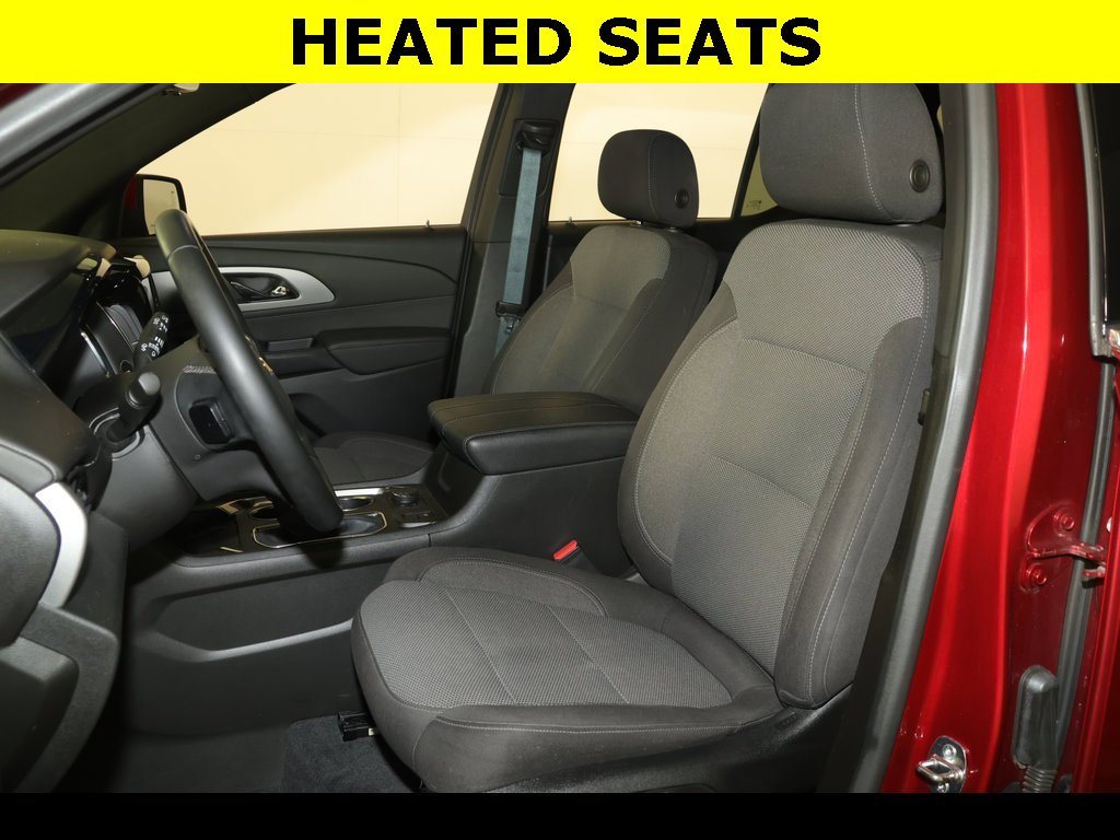 Used 2023 Chevrolet Traverse LT image 3