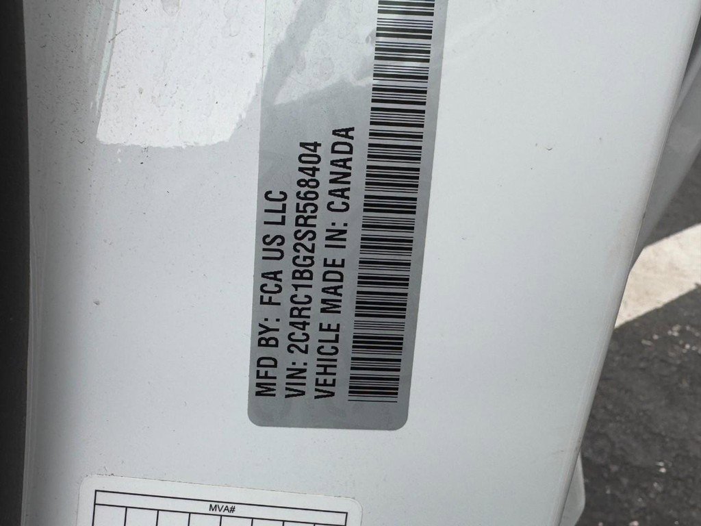 Used 2025 Chrysler Pacifica Select image 29