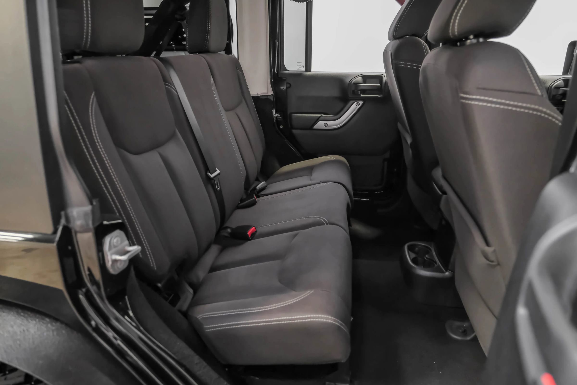 Used 2014 Jeep Wrangler Unlimited Sahara image 27