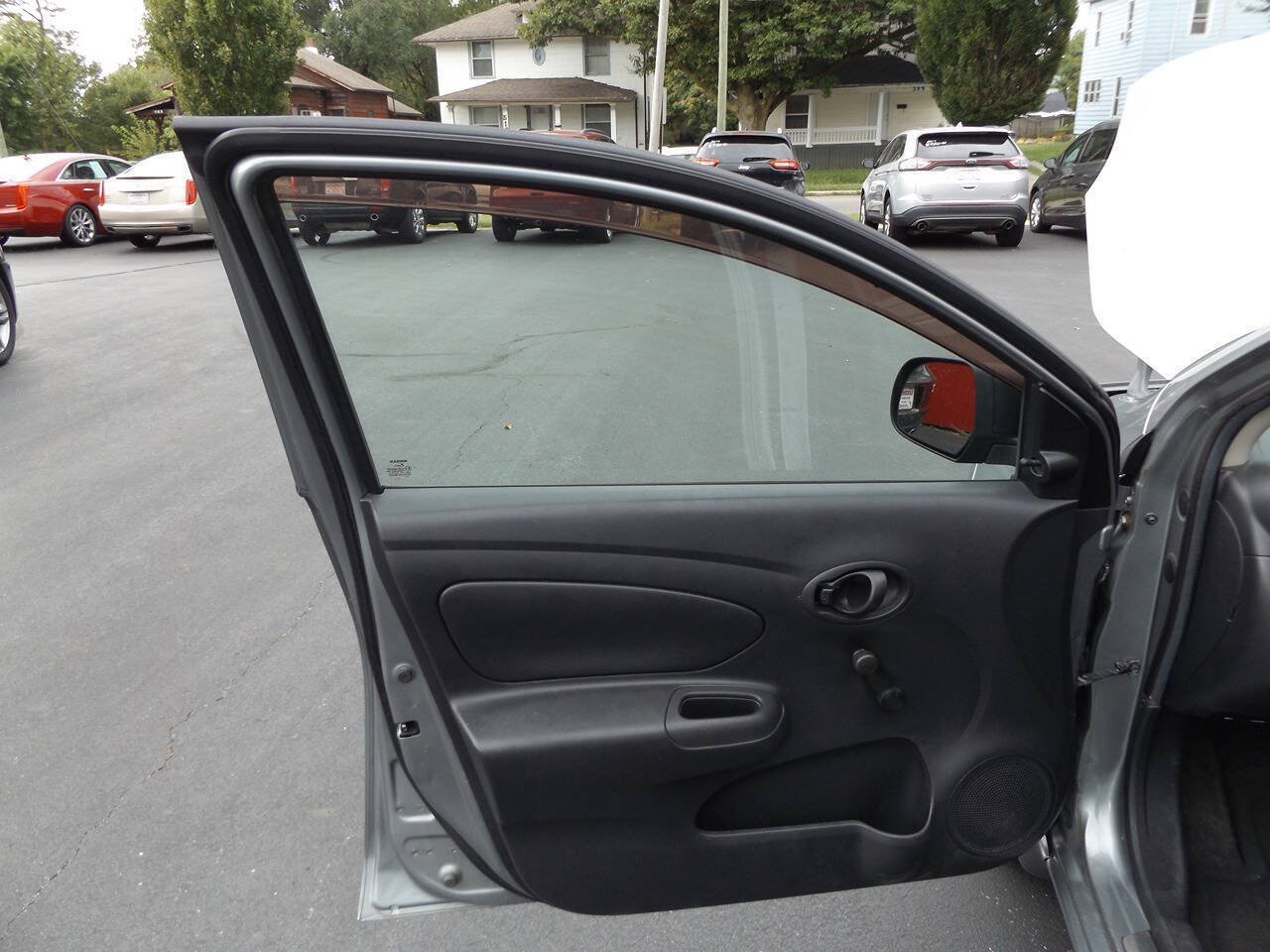 Used 2012 Nissan Versa S w/ Cruise Control Pkg FWD image 17