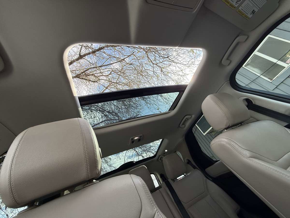 Used 2018 Land Rover Discovery HSE image 19