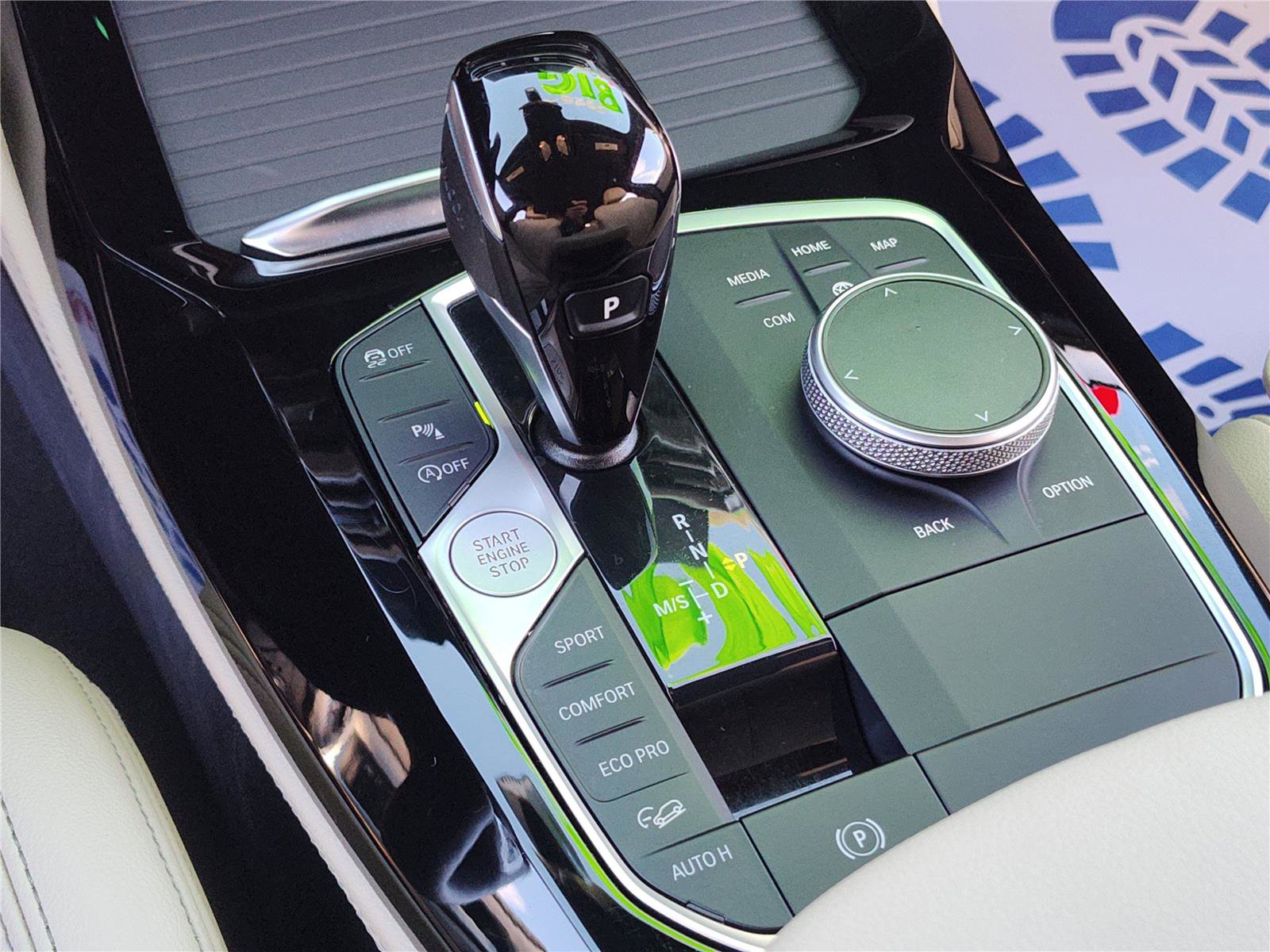 Certified 2025 BMW X4 xDrive30i image 21