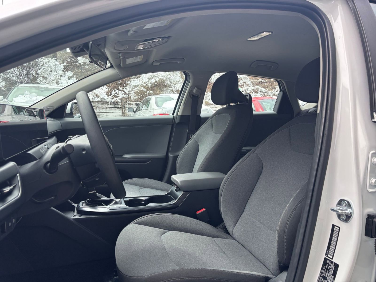 Used 2025 Kia K4 LXS image 36