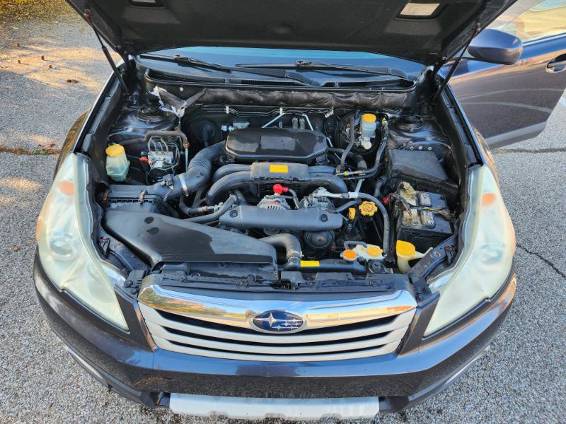 Used 2010 Subaru Outback 2.5i Limited image 15