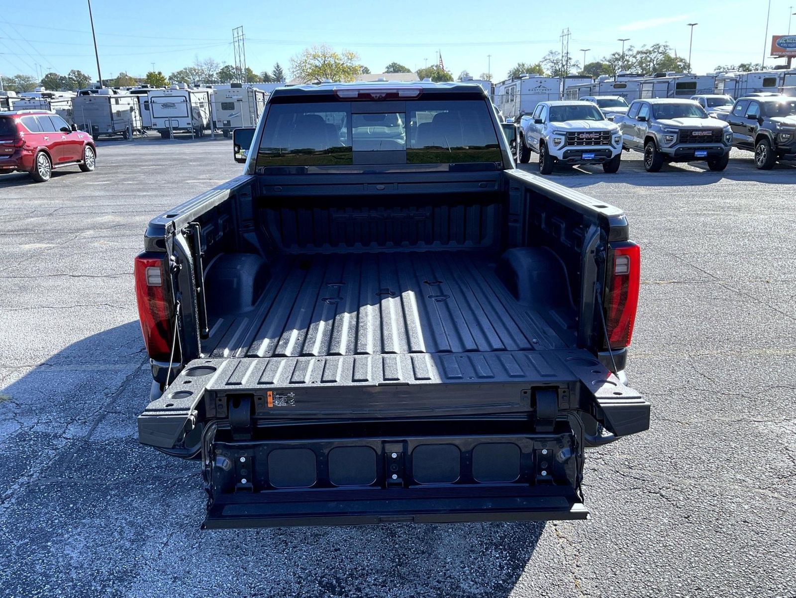 Used 2024 GMC Sierra 3500 Denali w/ Technology Package image 21