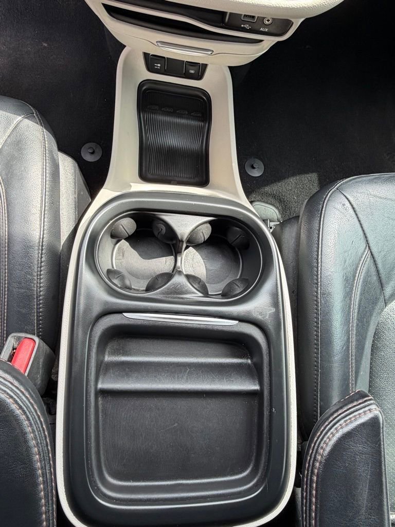 Used 2019 Chrysler Pacifica Touring-L image 24