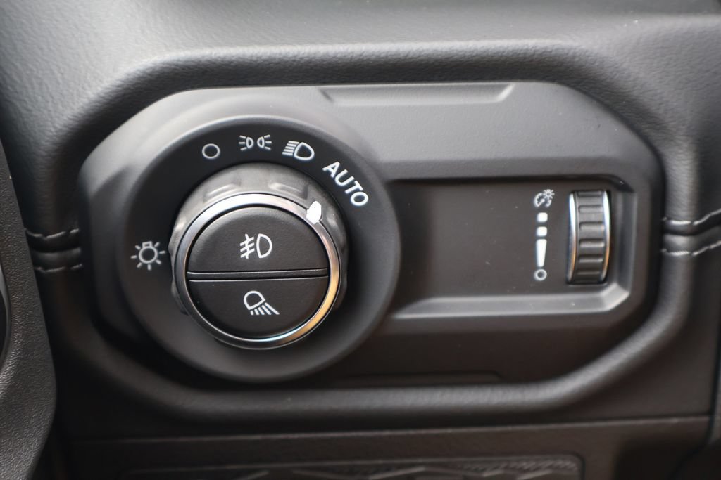 Used 2024 Jeep Gladiator Mojave AWD/4WD image 18