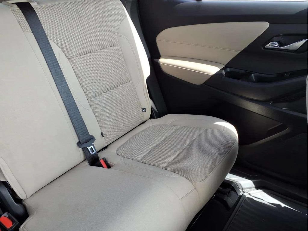Used 2023 Chevrolet Traverse LS FWD image 18