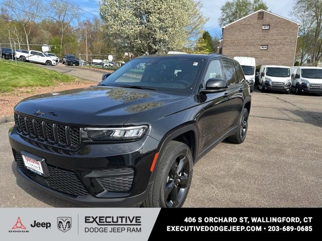 Used 2022 Jeep Grand Cherokee Altitude AWD/4WD image 1