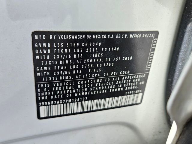 Used 2023 Volkswagen Tiguan SE w/ Panoramic Sunroof Package FWD image 7