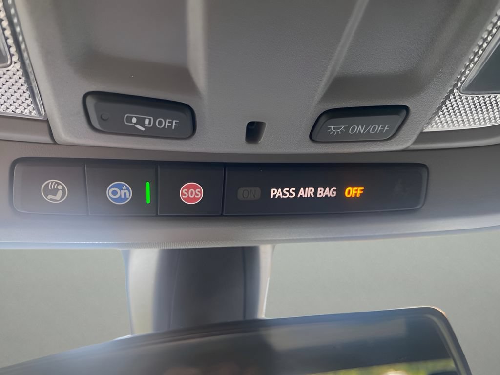 Used 2022 Chevrolet Silverado 1500 LT AWD/4WD image 32