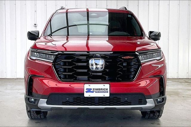 Certified 2025 Honda Pilot TrailSport image 3