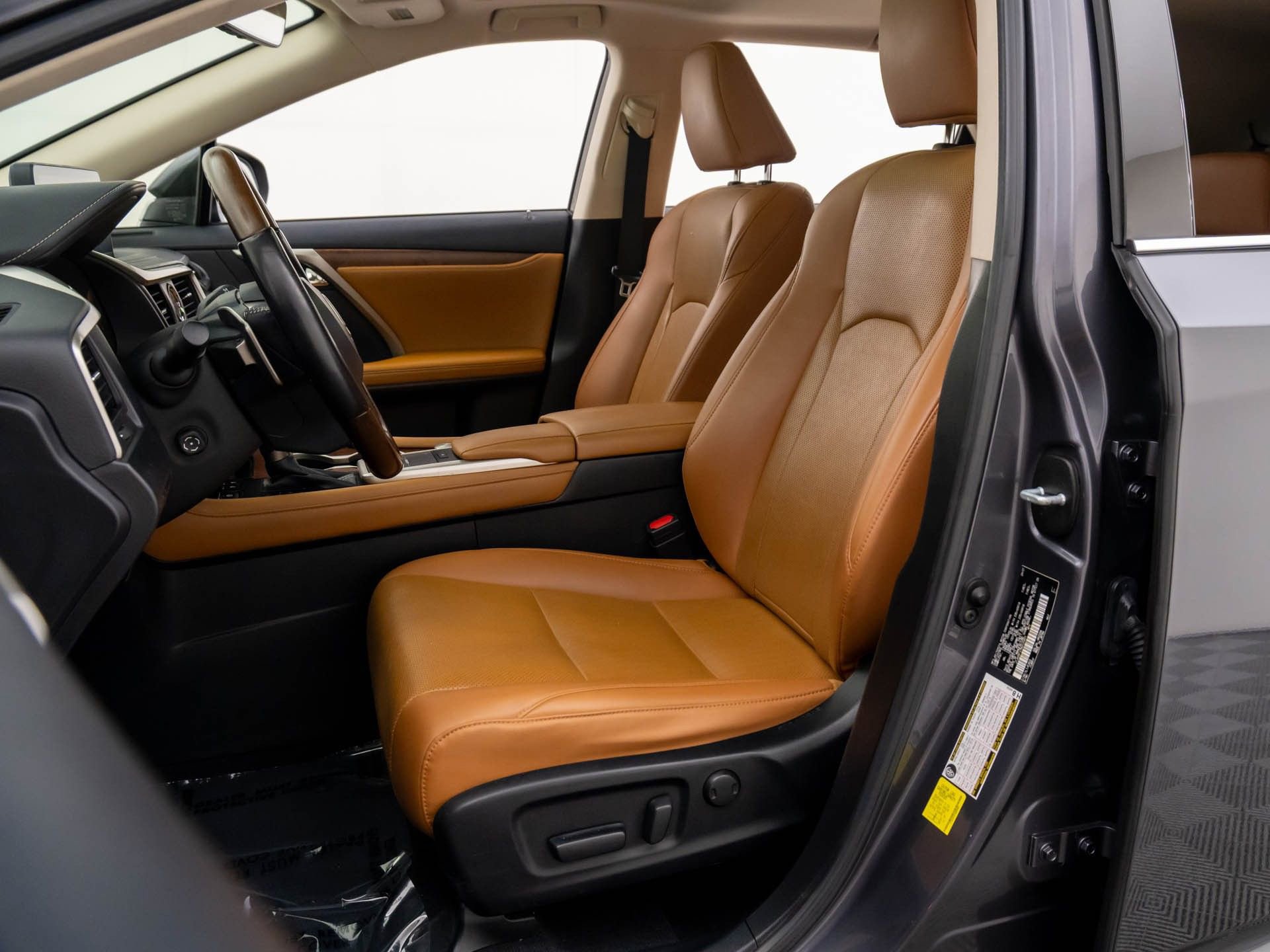 Used 2022 Lexus RX 350L Premium w/ Premium Package image 16