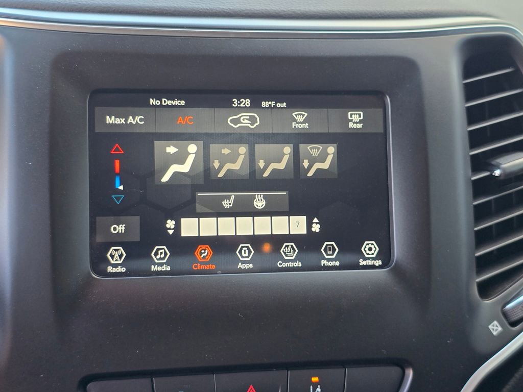 Used 2021 Jeep Cherokee Latitude Plus FWD image 28