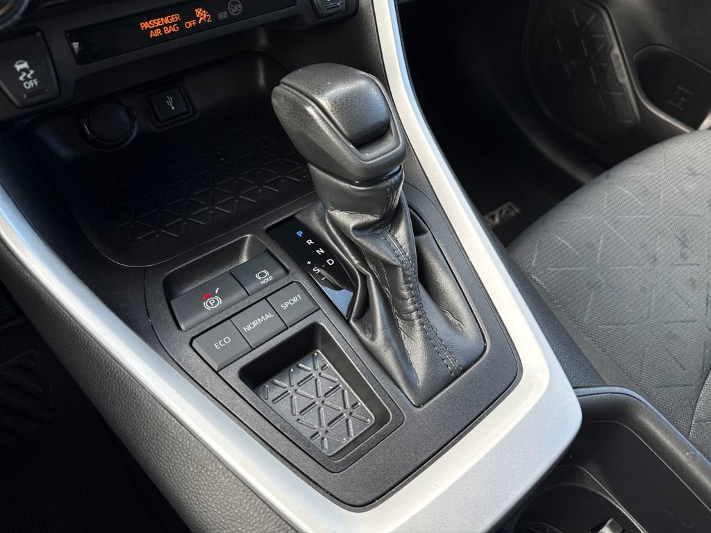 Used 2022 Toyota RAV4 XLE w/ Convenience Package FWD image 23