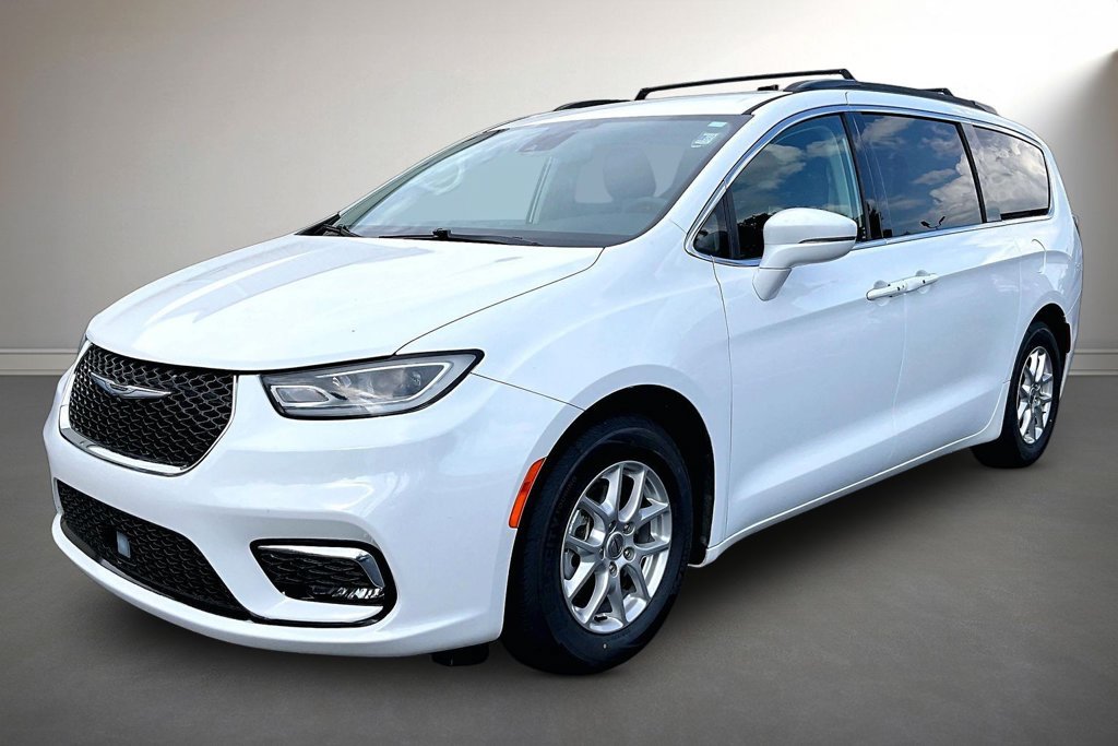 Used 2022 Chrysler Pacifica Touring-L FWD image 3