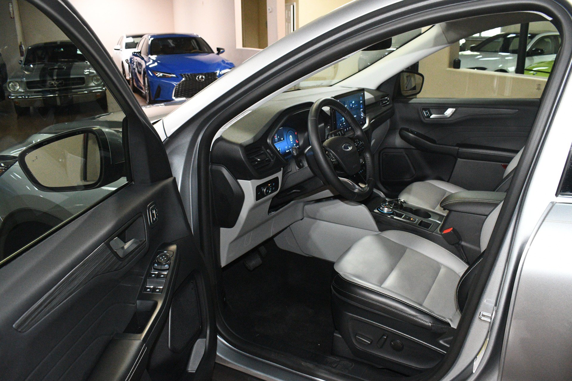 Used 2024 Ford Escape Platinum AWD/4WD image 47
