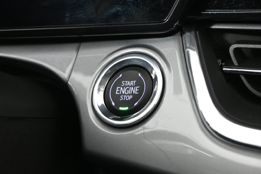 Used 2025 Chevrolet Trax LT FWD image 31