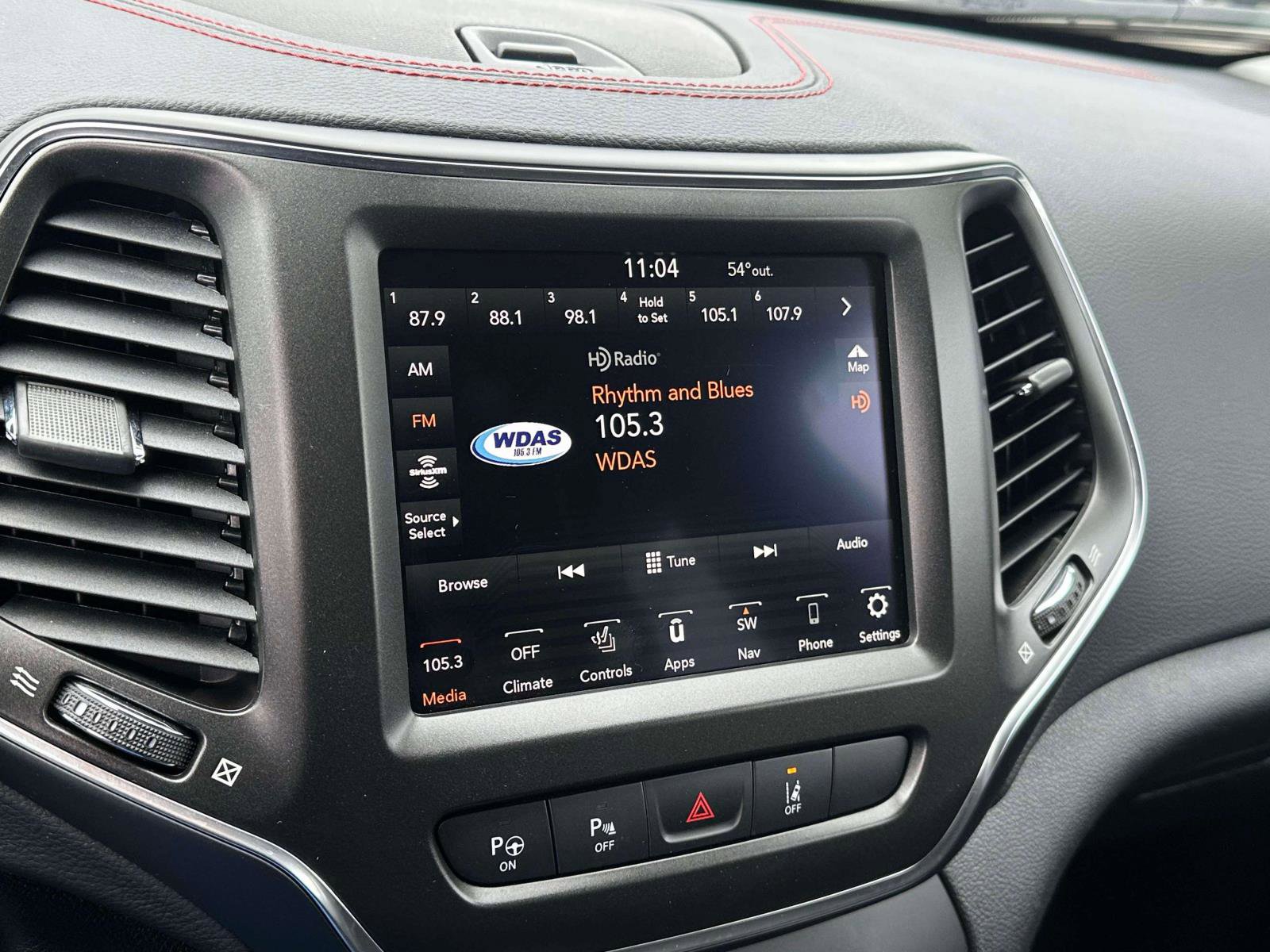 Used 2023 Jeep Cherokee Trailhawk image 26