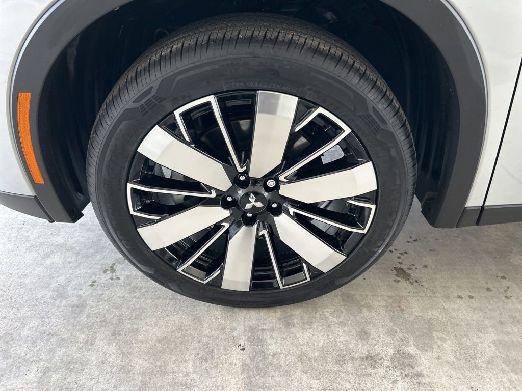 Used 2026 Mitsubishi Outlander SE FWD image 13