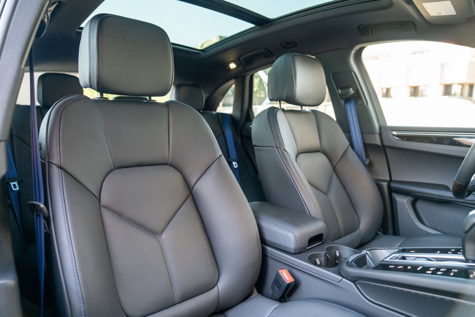 Certified 2026 Porsche Macan AWD/4WD image 27