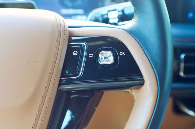 Used 2025 Lincoln Aviator Black Label w/ Jet Appearance Package AWD/4WD image 22