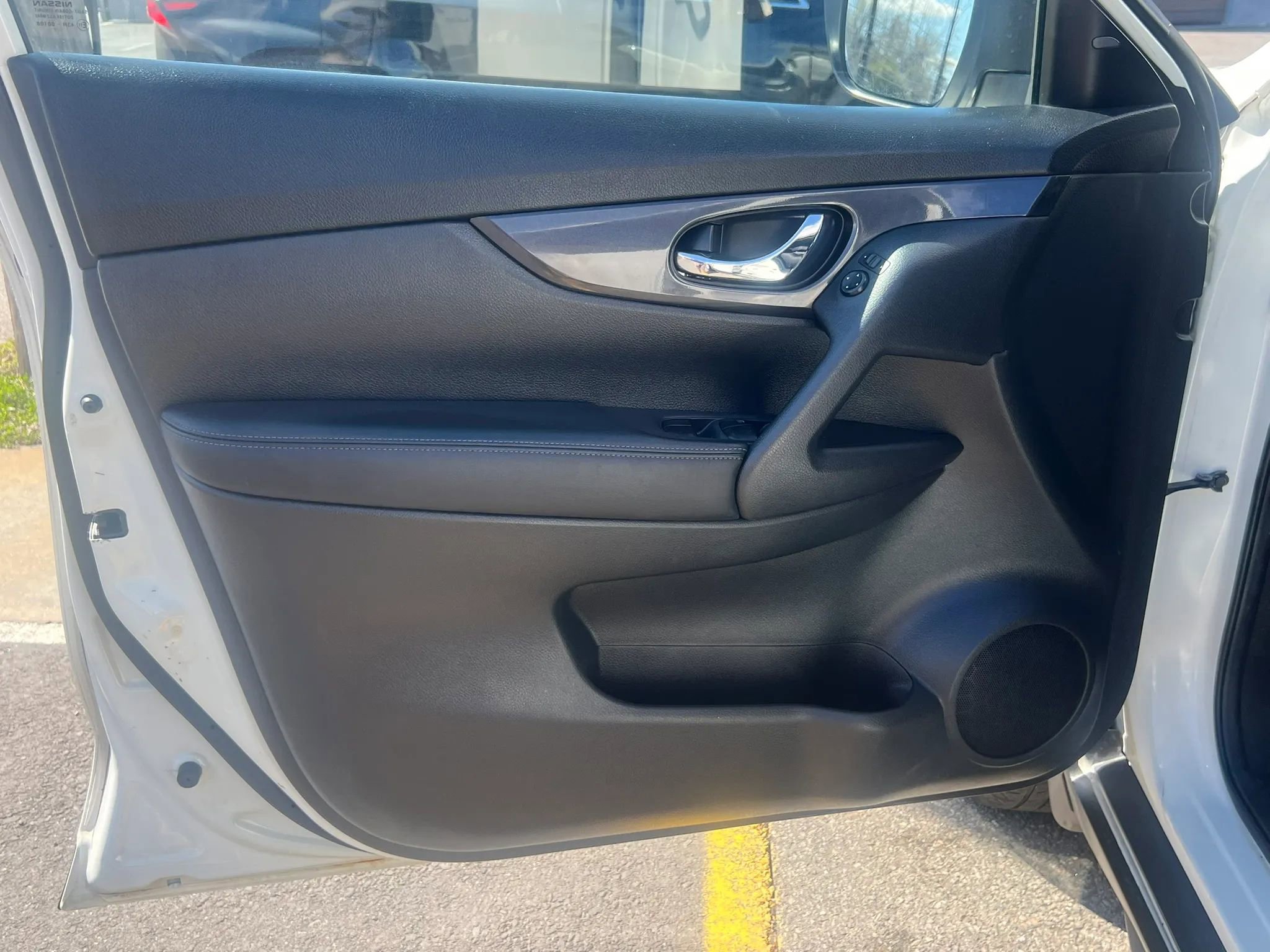 Used 2017 Nissan Rogue SV AWD/4WD image 12