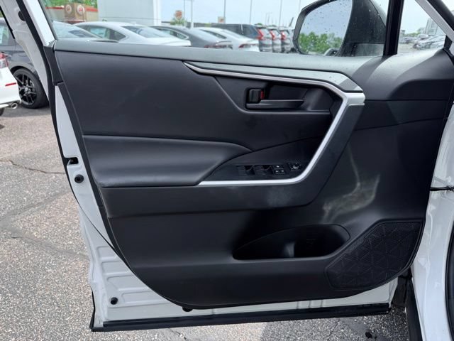 Used 2023 Toyota RAV4 LE AWD/4WD image 11