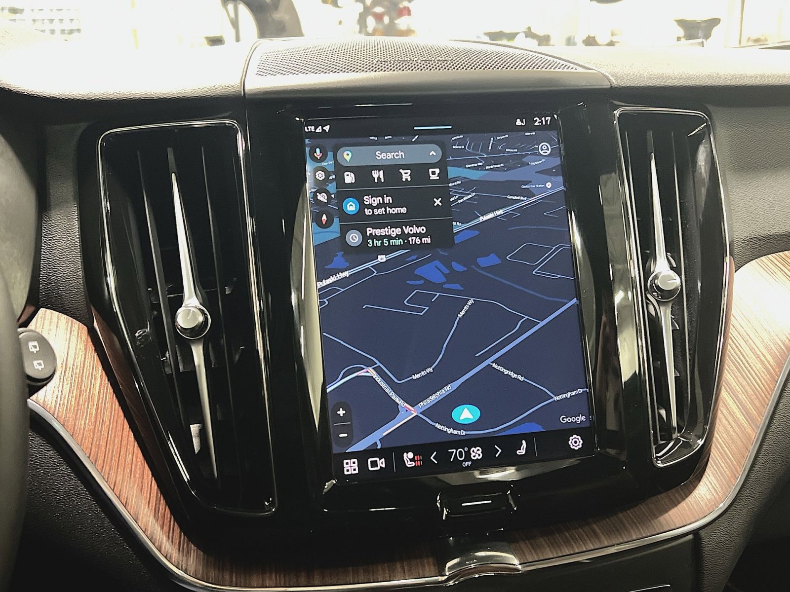 Certified 2023 Volvo XC60 B5 Plus w/ Climate Package image 20