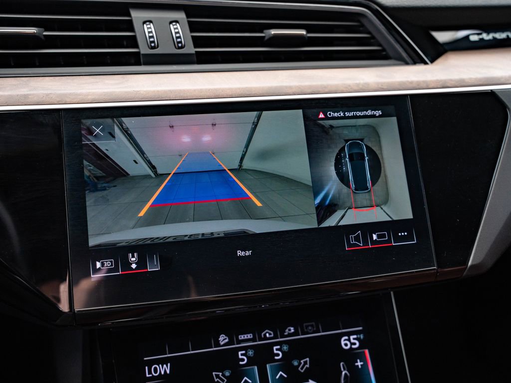 Used 2021 Audi e-tron Premium w/ Convenience Plus Package AWD/4WD image 34