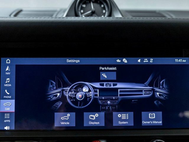 Used 2025 Porsche Macan image 32