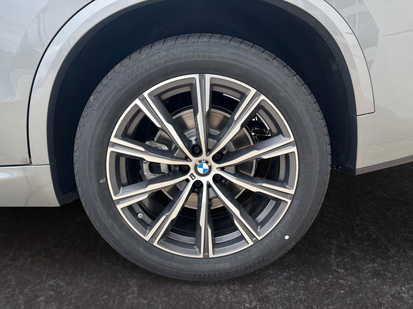 Used 2026 BMW X5 xDrive40i w/ M Sport Package AWD/4WD image 29