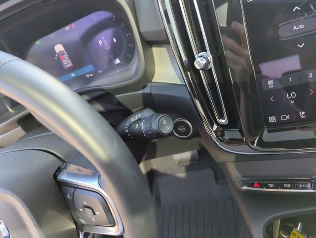 Used 2024 Volvo XC40 B5 Ultimate image 22