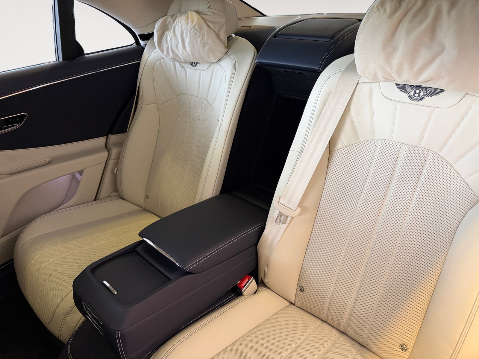 Used 2024 Bentley Flying Spur V8 AWD/4WD image 13