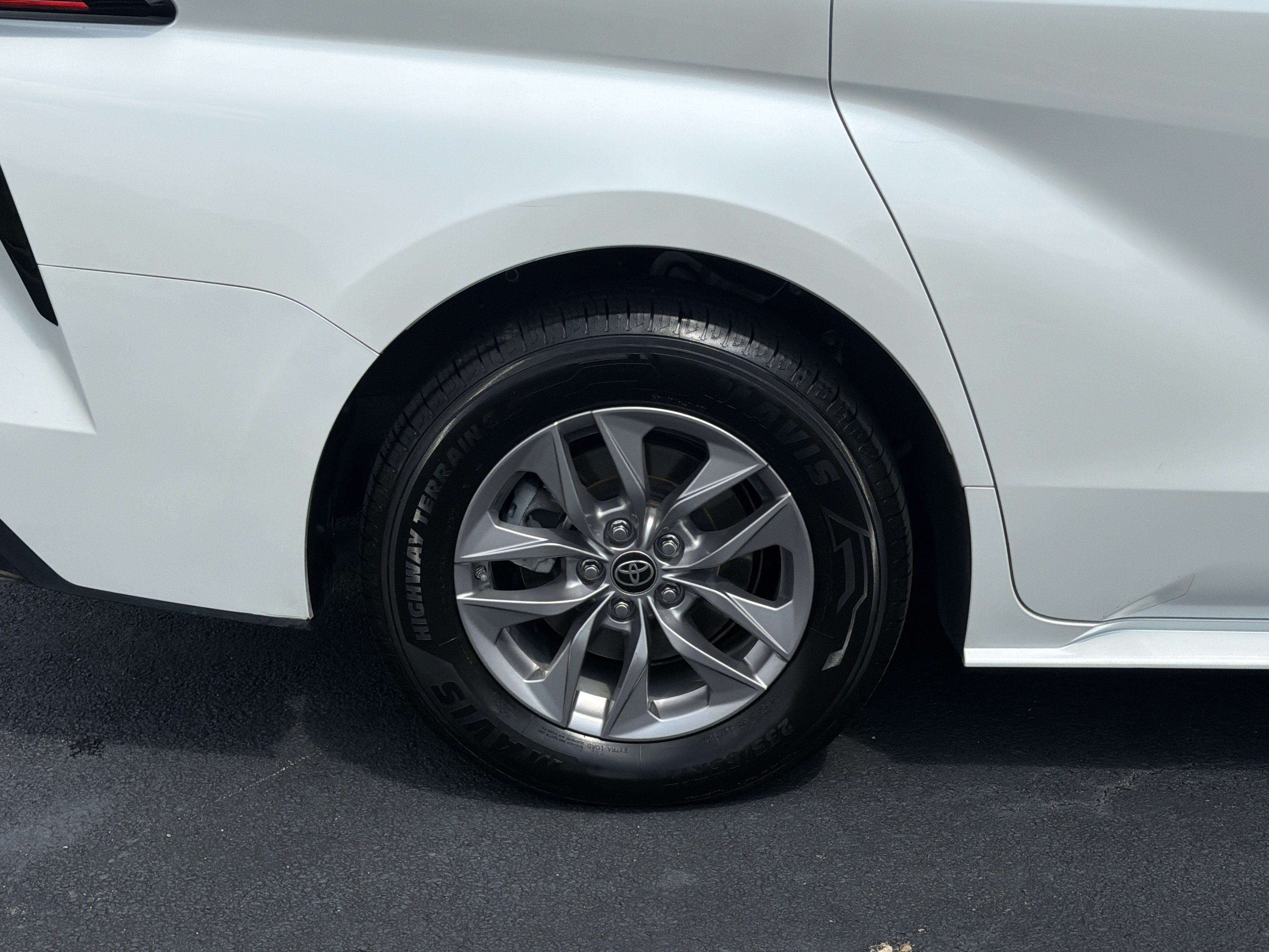 Used 2022 Toyota Sienna XLE FWD image 34