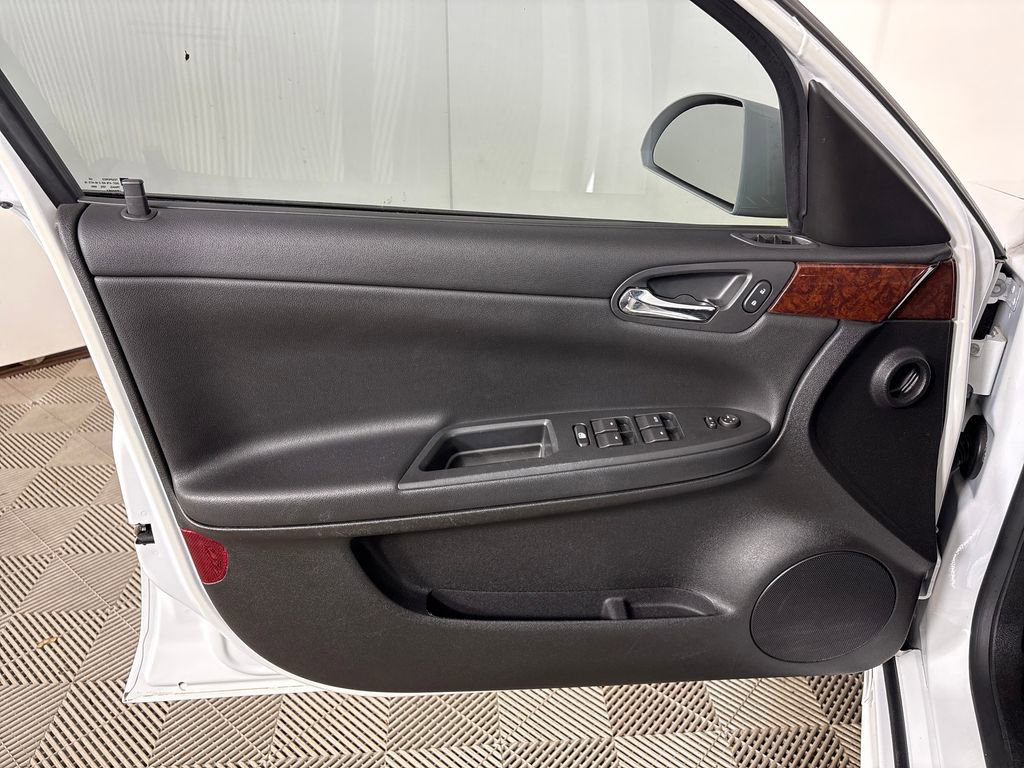 Used 2011 Chevrolet Impala LT FWD image 23