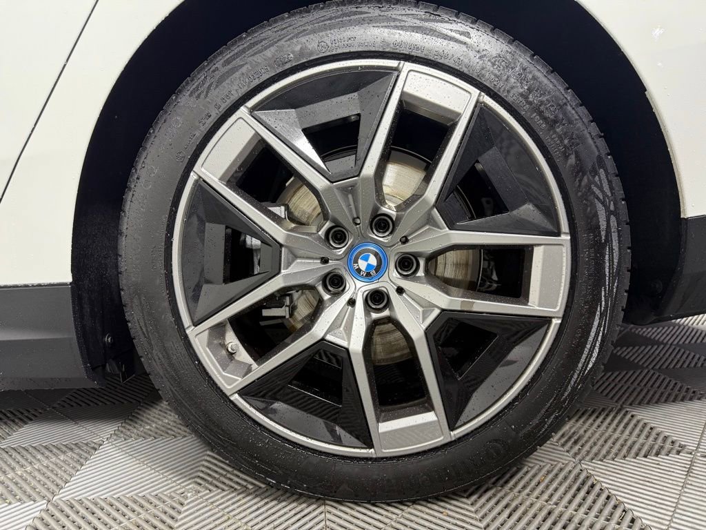 Used 2025 BMW i5 xDrive40 w/ M Sport Package image 10