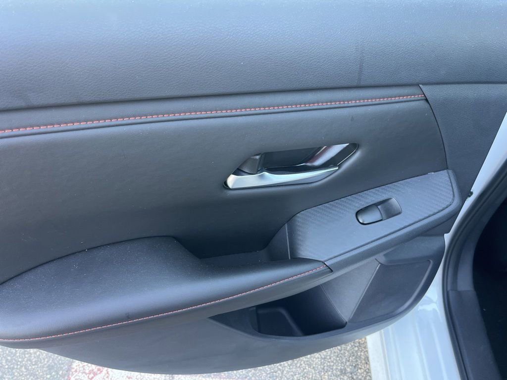 Used 2025 Nissan Sentra SR w/ SR Premium Package image 28