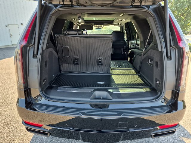 Used 2024 Cadillac Escalade Sport Platinum w/ LPO, ONYX Package AWD/4WD image 37