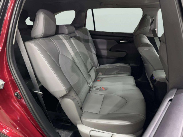 Used 2021 Toyota Highlander XLE image 58