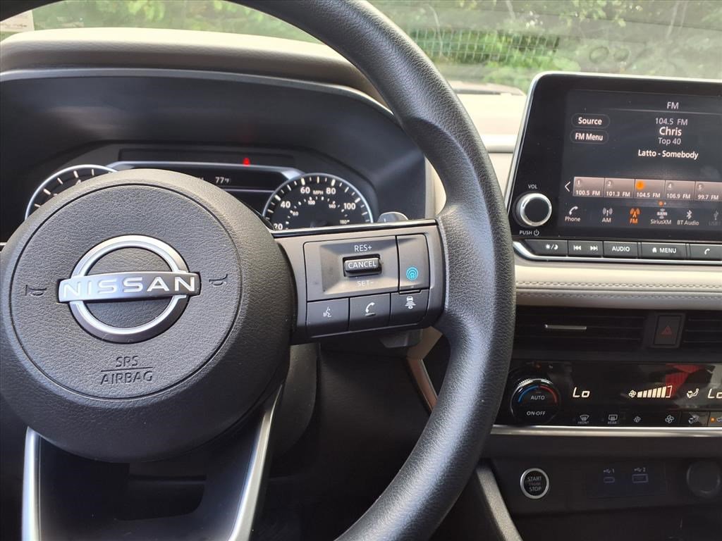 Used 2023 Nissan Rogue SV image 15