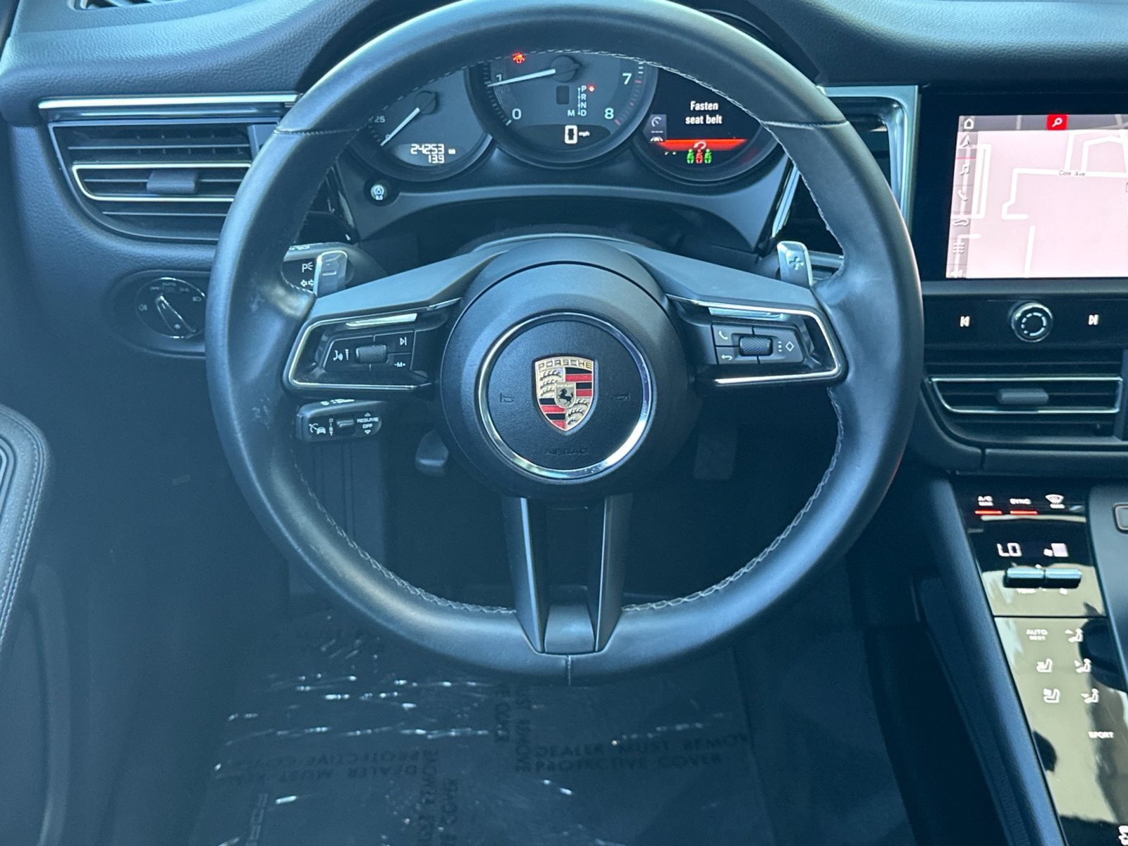 Certified 2024 Porsche Macan AWD/4WD image 19