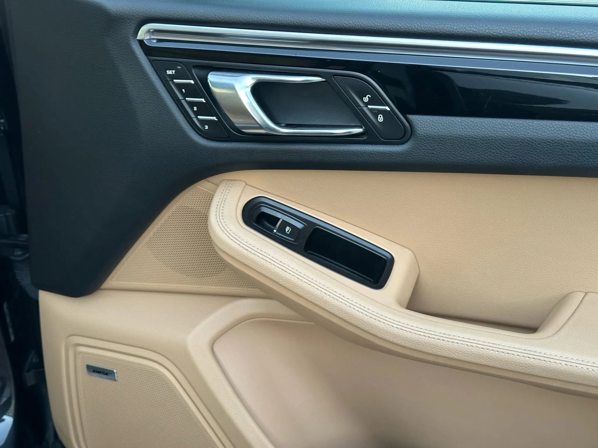 Used 2017 Porsche Macan S image 21