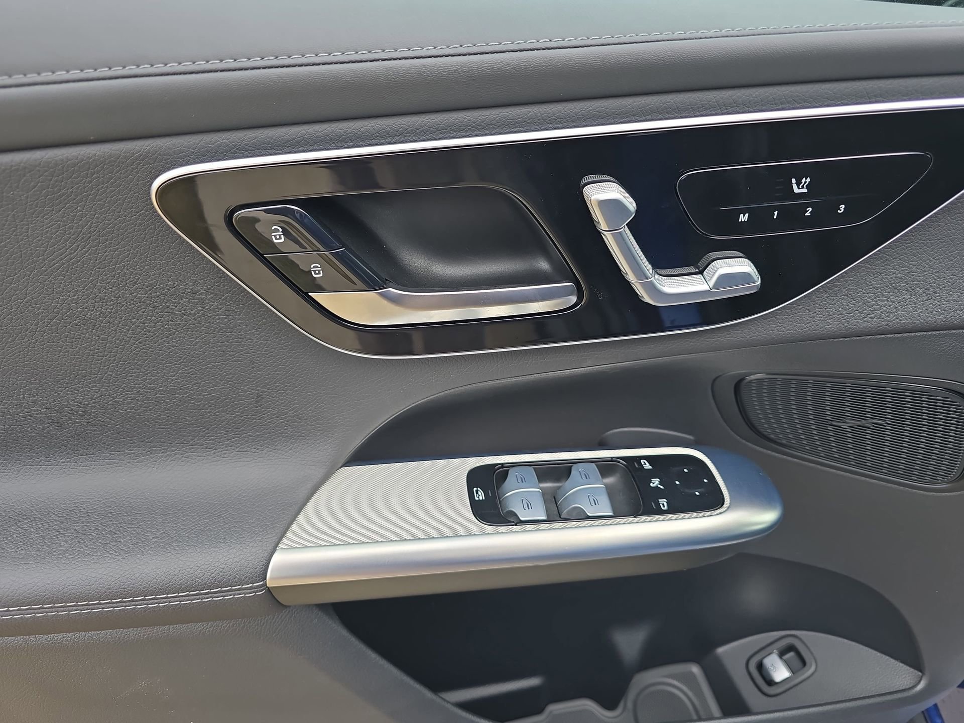 Used 2024 Mercedes-Benz GLC 300 4MATIC w/ AMG Line image 27