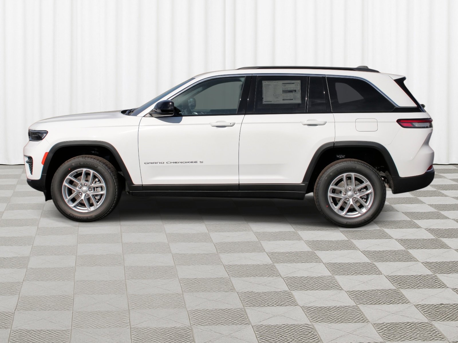 New 2025 Jeep Grand Cherokee Laredo w/ Luxury Tech Group I image 34