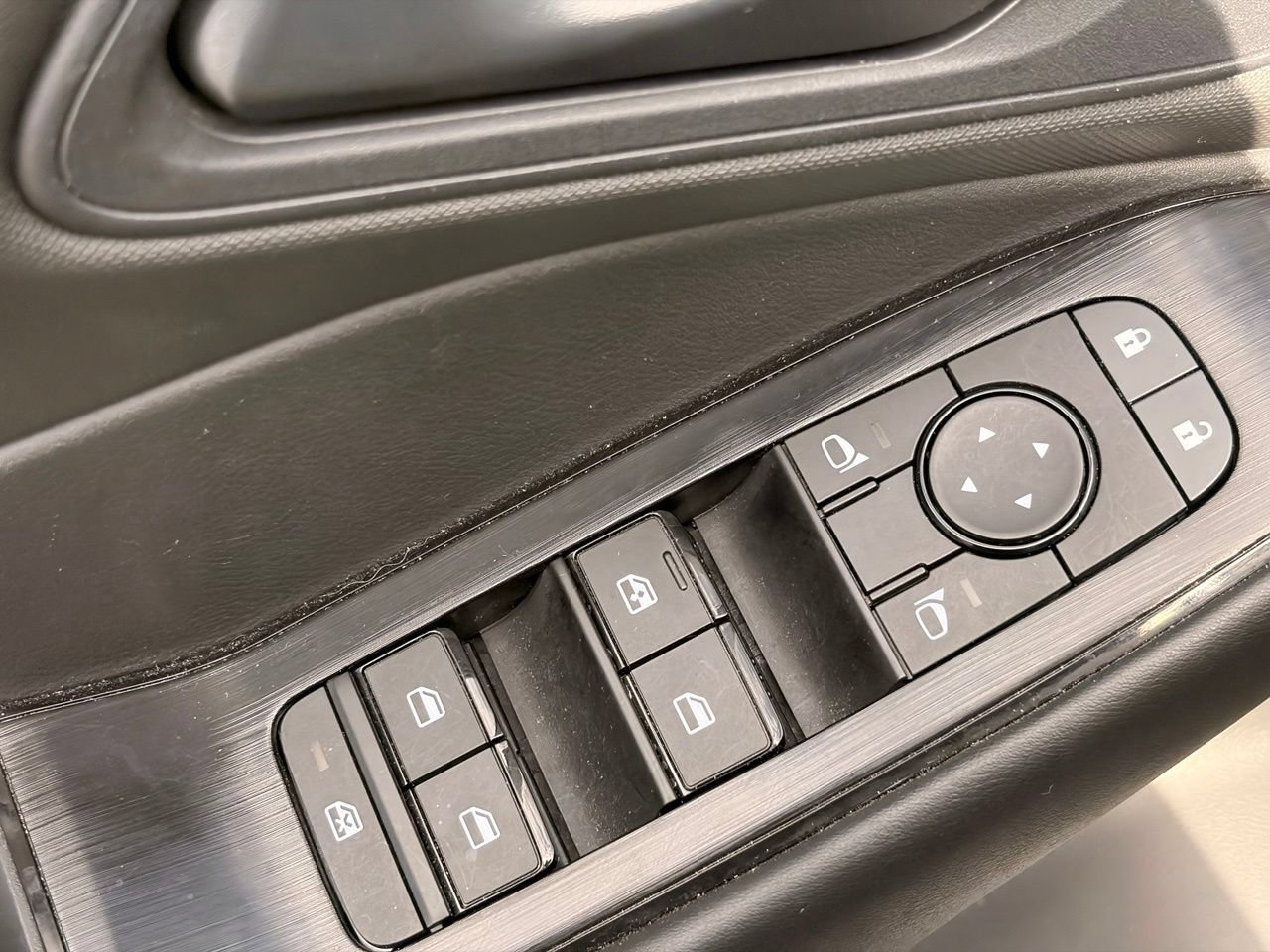 Certified 2025 Nissan Rogue S FWD image 22