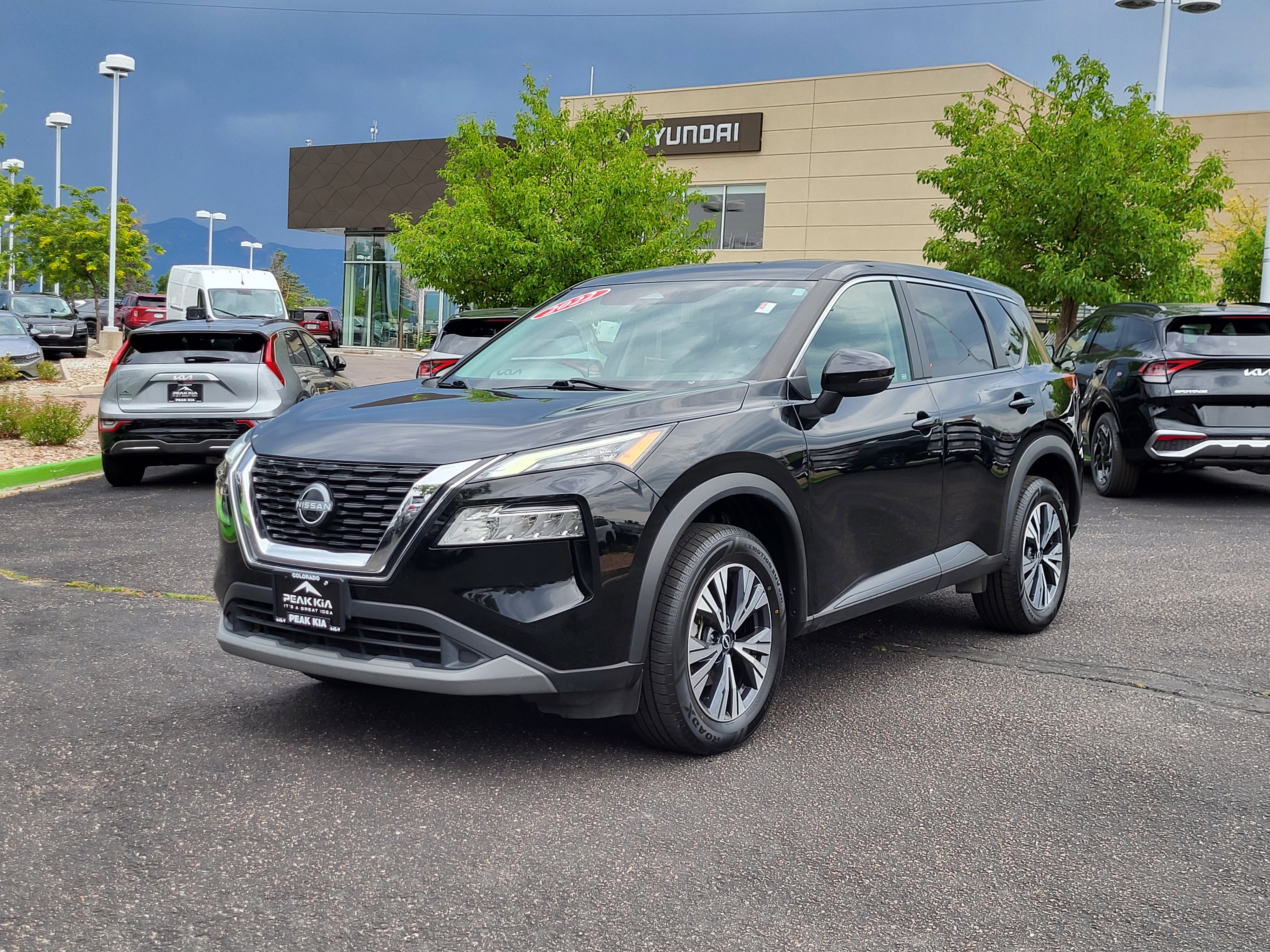 Used 2022 Nissan Rogue SV image 5