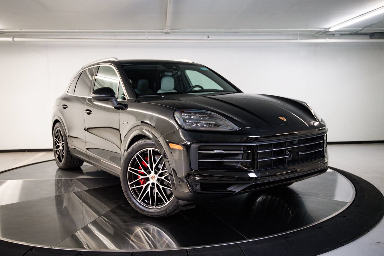 Certified 2026 Porsche Cayenne S AWD/4WD image 9